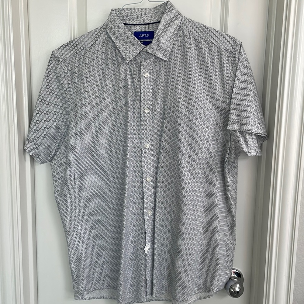 Short sleeve button up